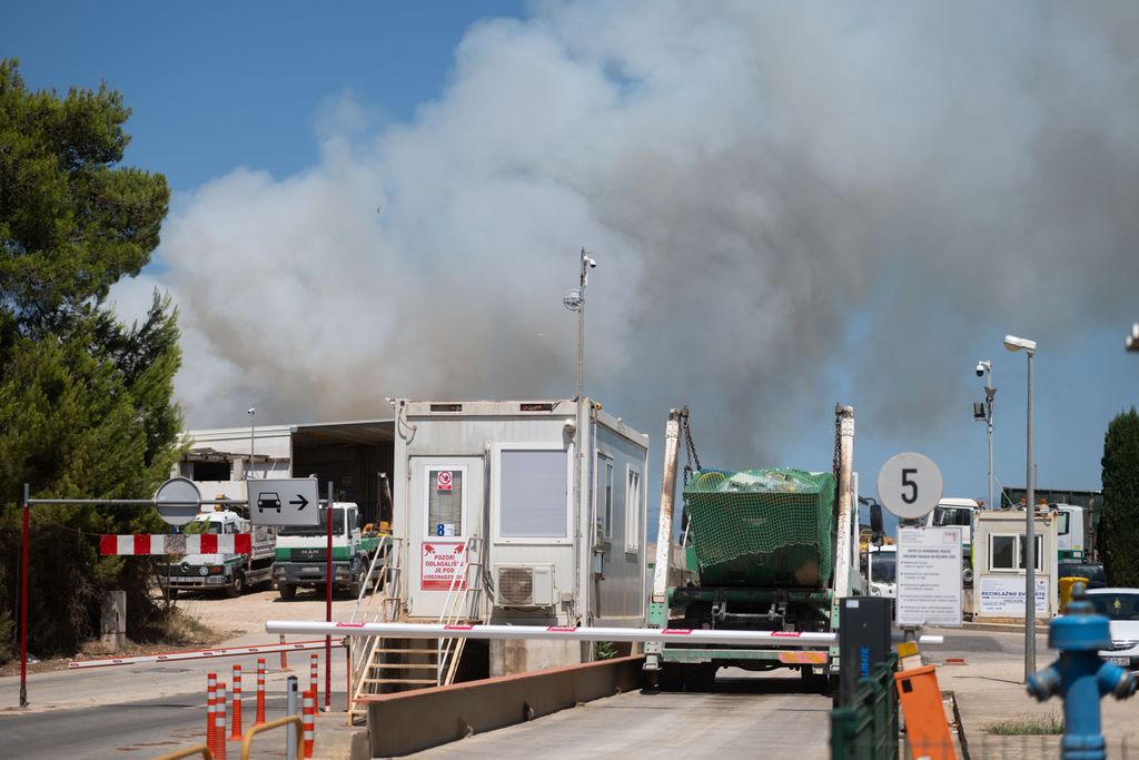 Požar deponija u Zadru - 1