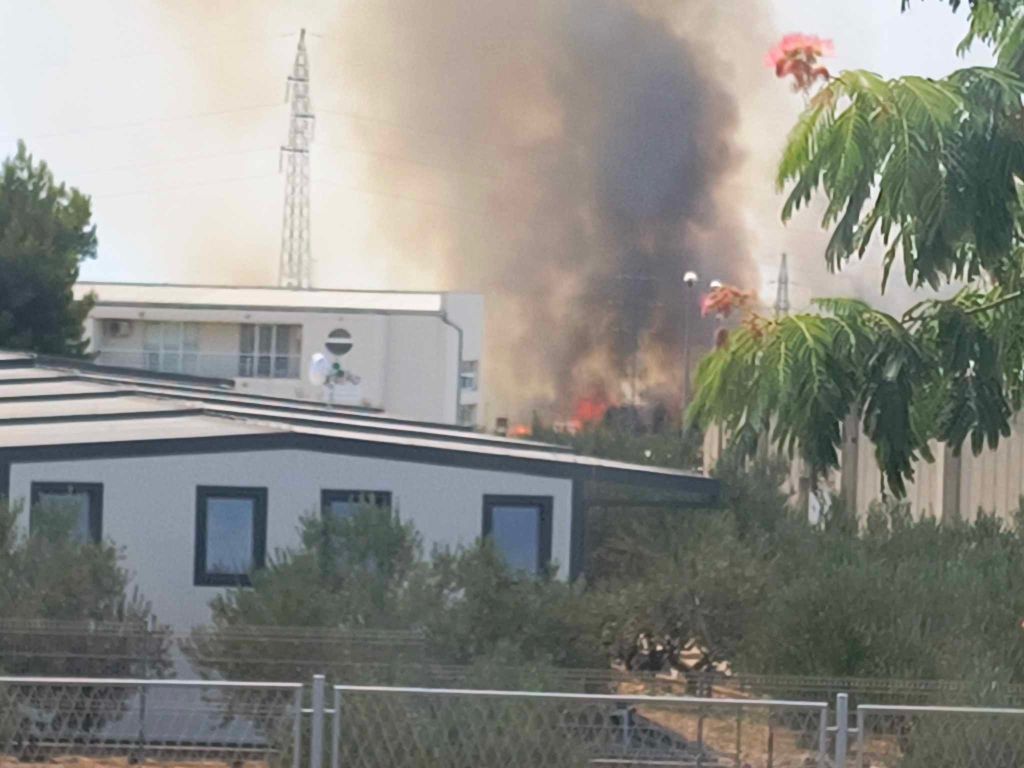 Požar u industrijskoj zoni Podi u Šibeniku