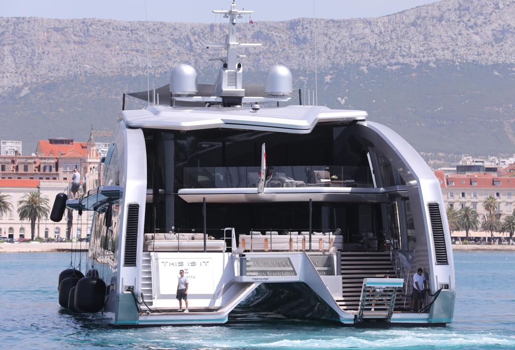 Jahta This Is It - 3