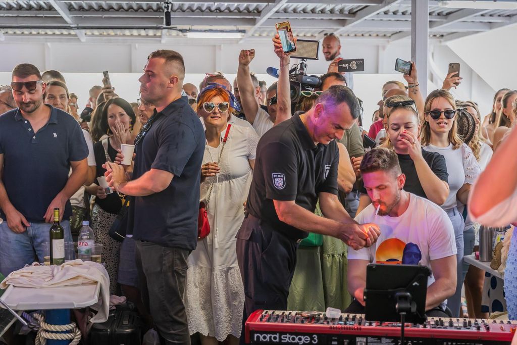 Trajekt ususret manifestaciji