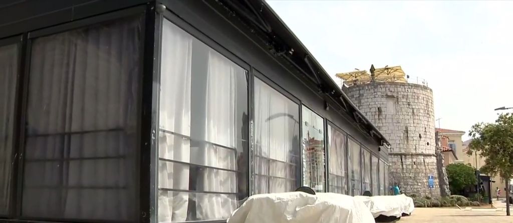 Pet osoba privedeno u Poreču - 1