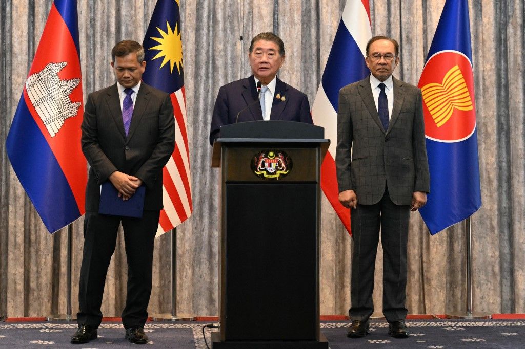 Tri premijera u povijesnom rukovanju