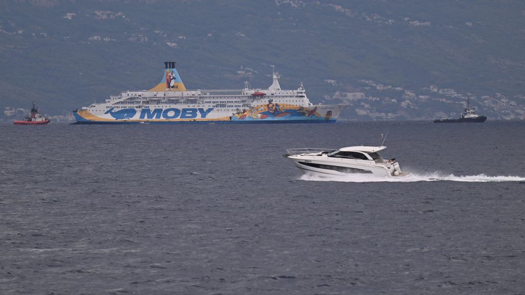 Brod Moby Drea dotegljen pred Split - 1