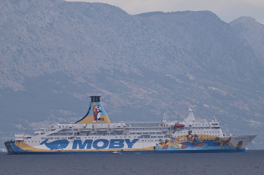 Brod Moby Drea dotegljen pred Split - 1