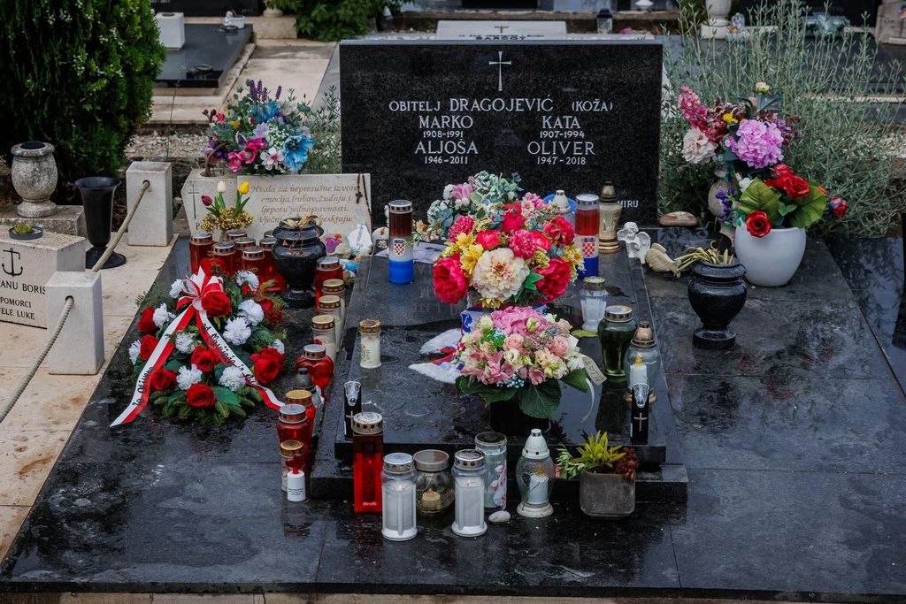 Grob Olivera Dragojevića - 2