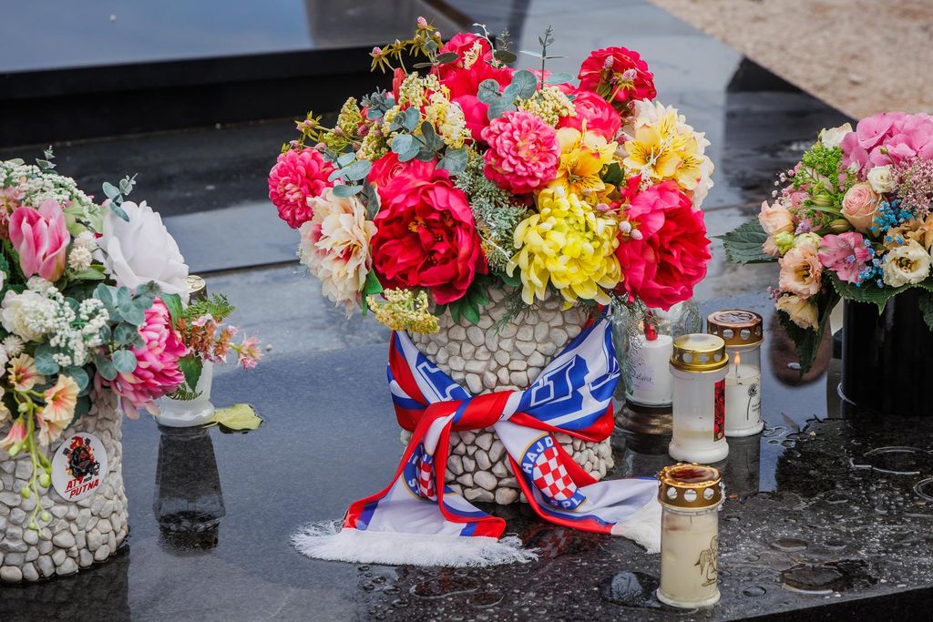 Grob Olivera Dragojevića - 3