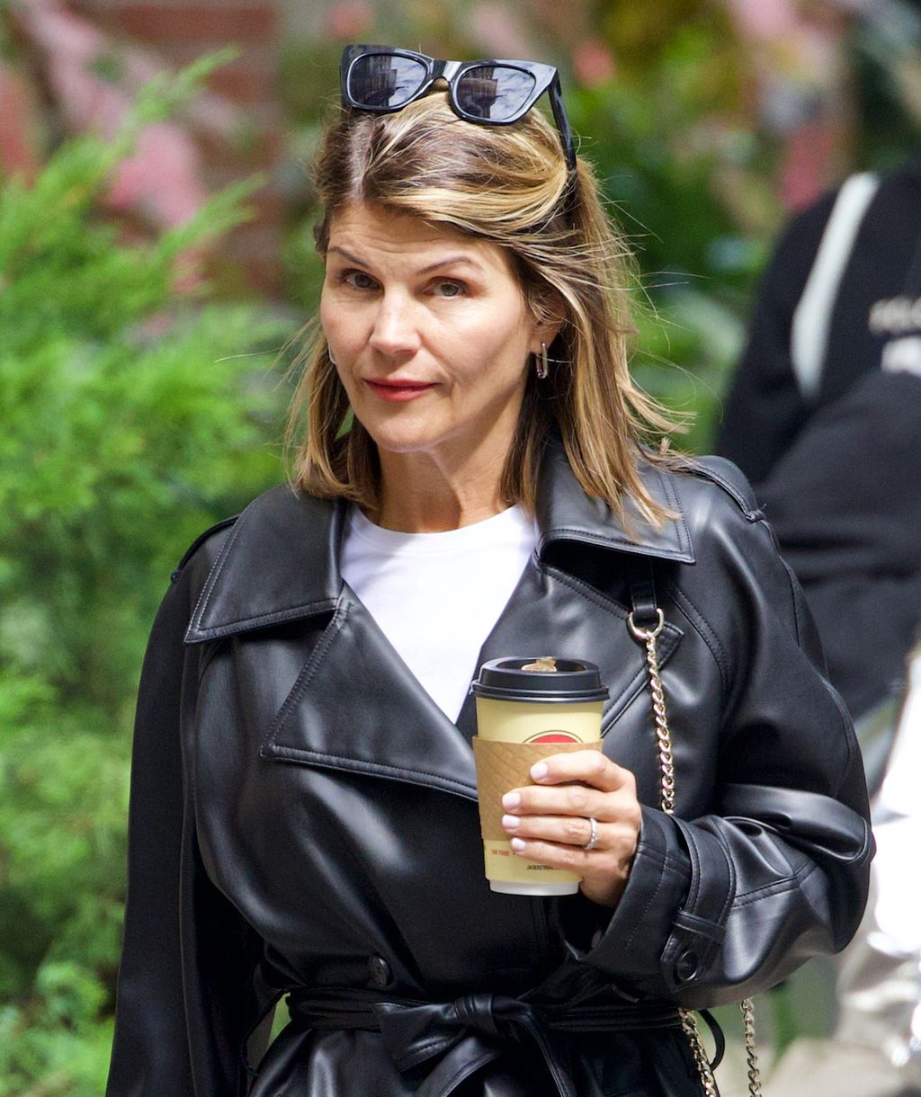 Lori Loughlin - 4