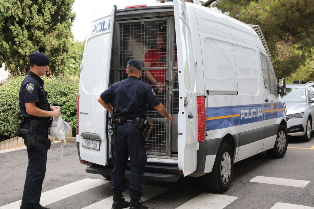 Pet osoba privedeno u Poreču