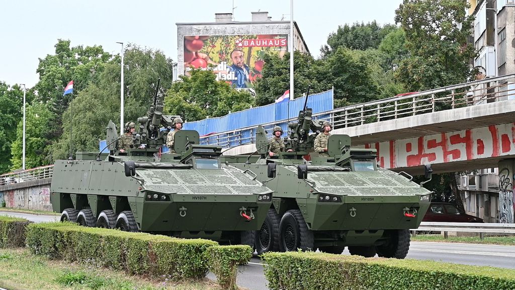 Generalna proba za vojni mimohod - 13