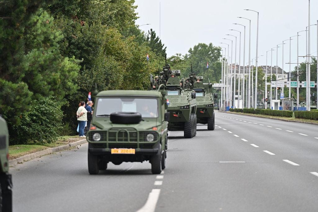 Generalna proba za vojni mimohod - 13