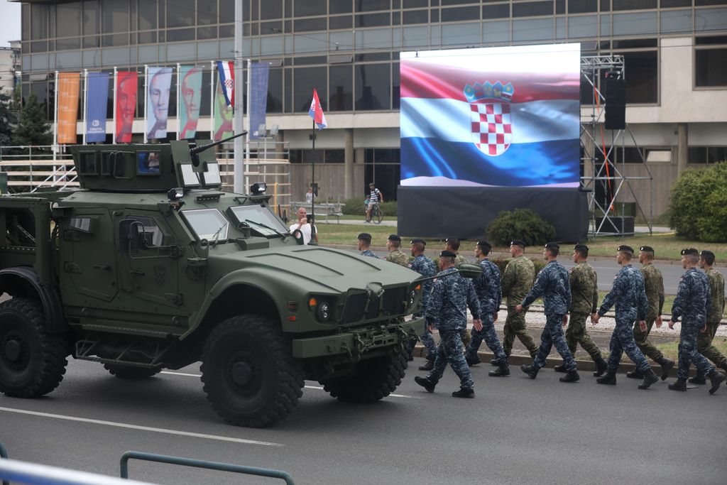 Generalna proba za vojni mimohod - 13