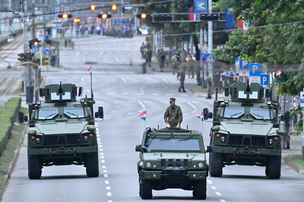 Generalna proba za vojni mimohod - 13