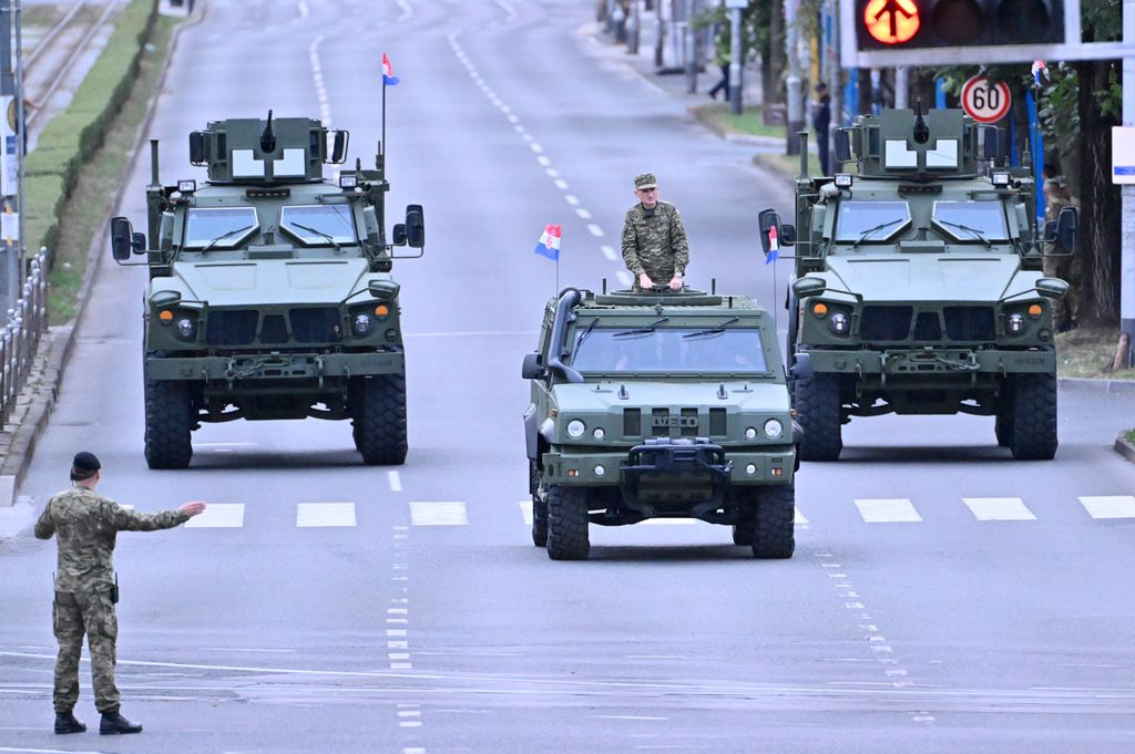 Generalna proba za vojni mimohod - 13