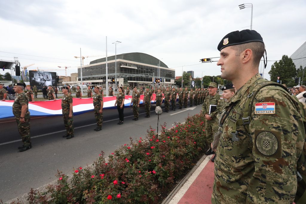 Generalna proba za vojni mimohod - 13