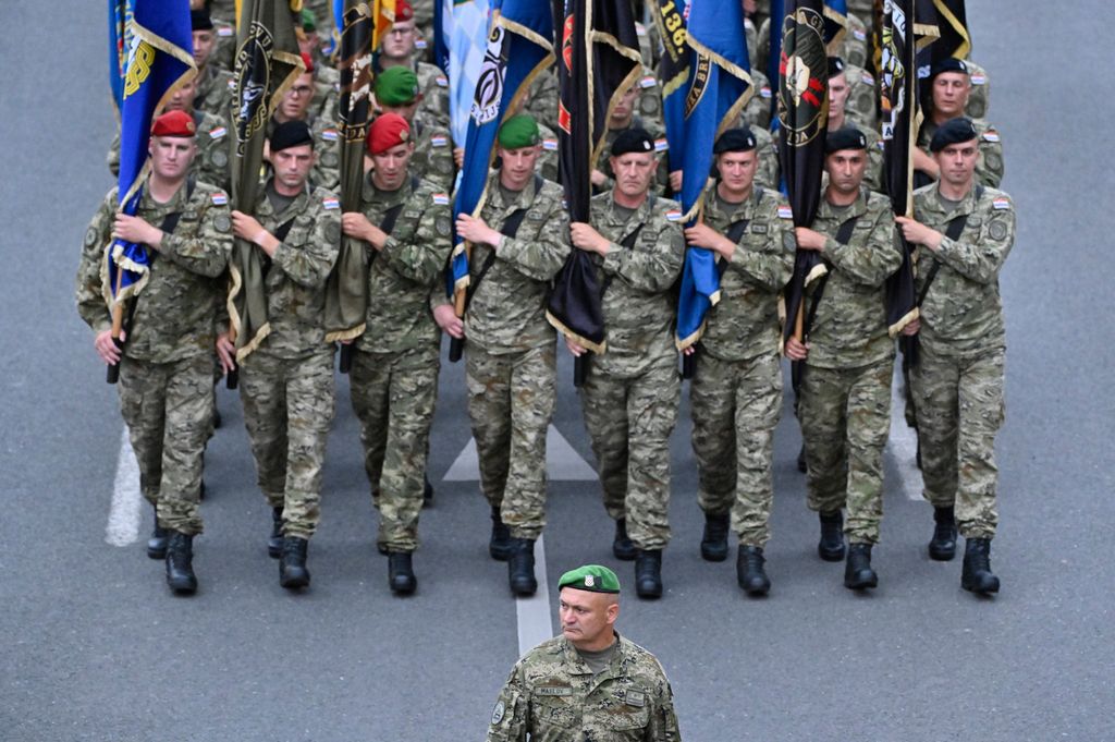 Generalna proba za vojni mimohod - 13