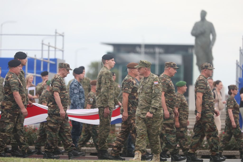 Generalna proba za vojni mimohod - 13