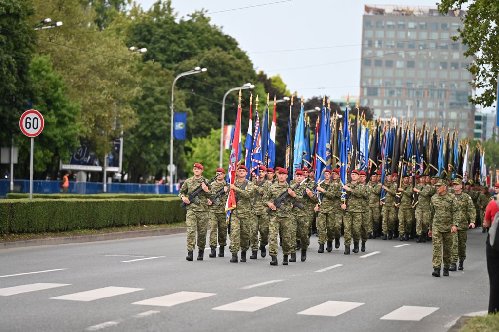Generalna proba za vojni mimohod - 13