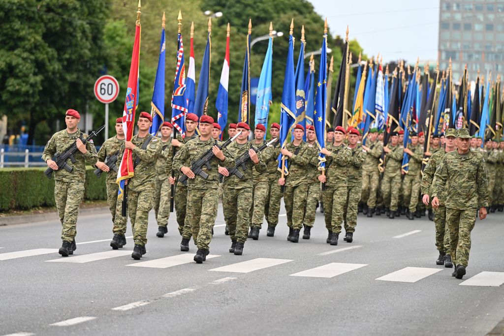 Generalna proba za vojni mimohod - 13