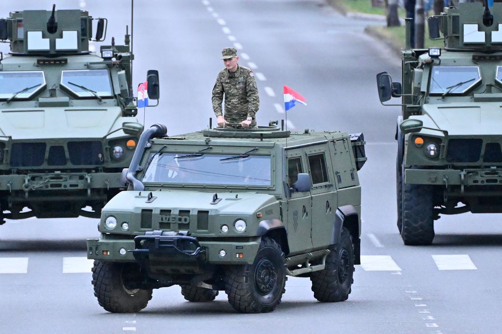 Generalna proba za vojni mimohod - 13