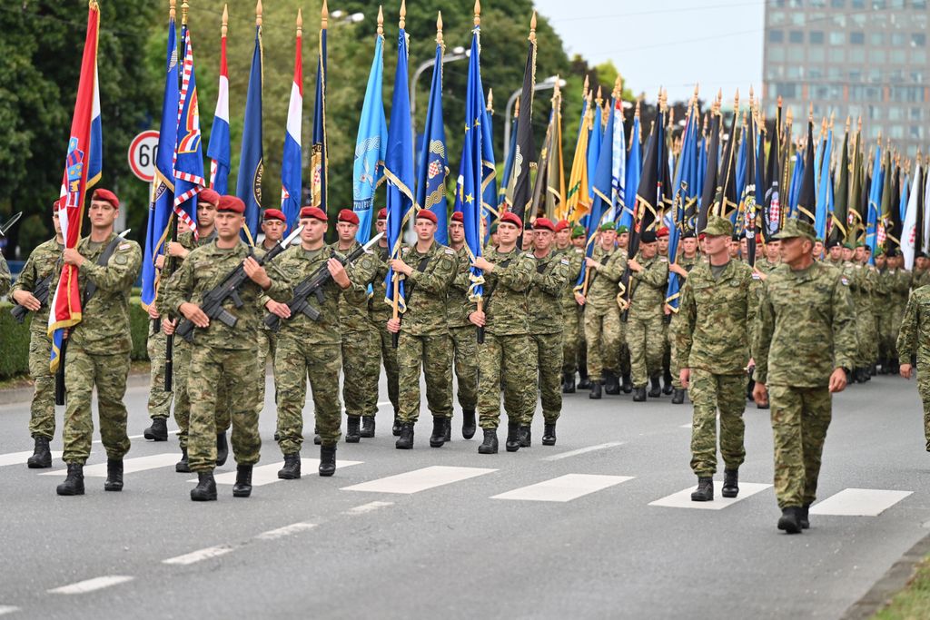 Generalna proba za vojni mimohod - 13