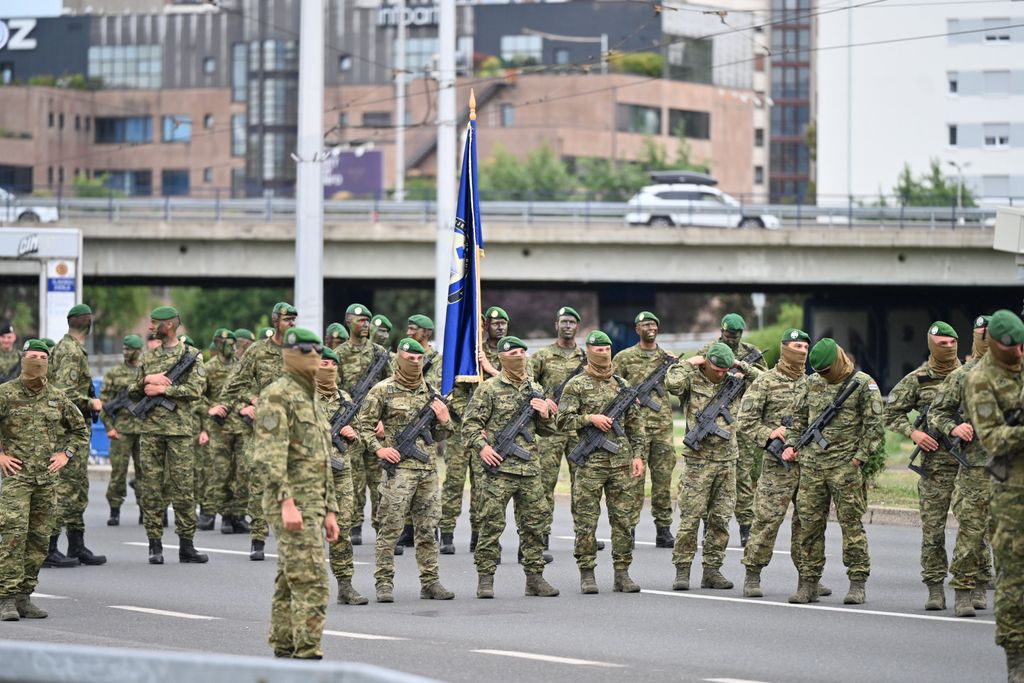 Generalna proba za vojni mimohod - 13