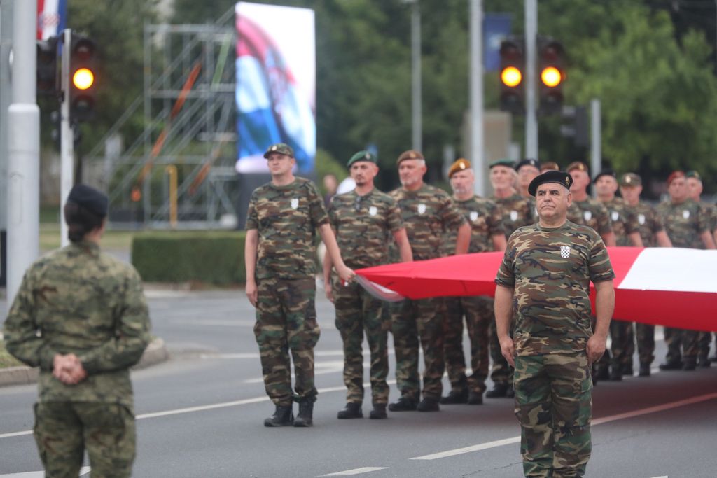 Generalna proba za vojni mimohod - 13