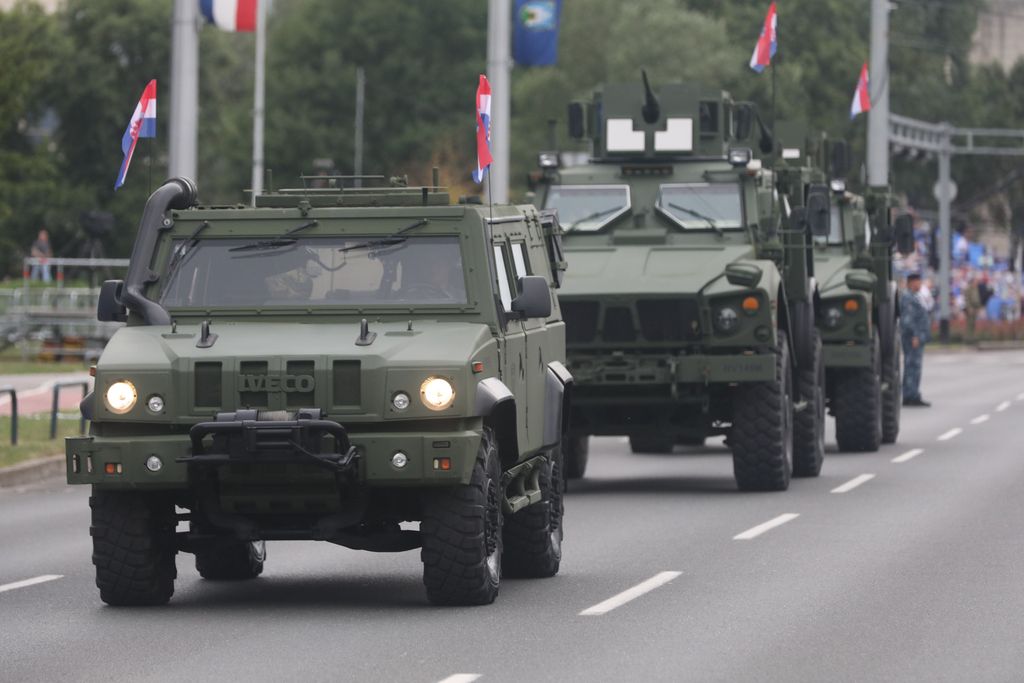 Generalna proba za vojni mimohod - 13