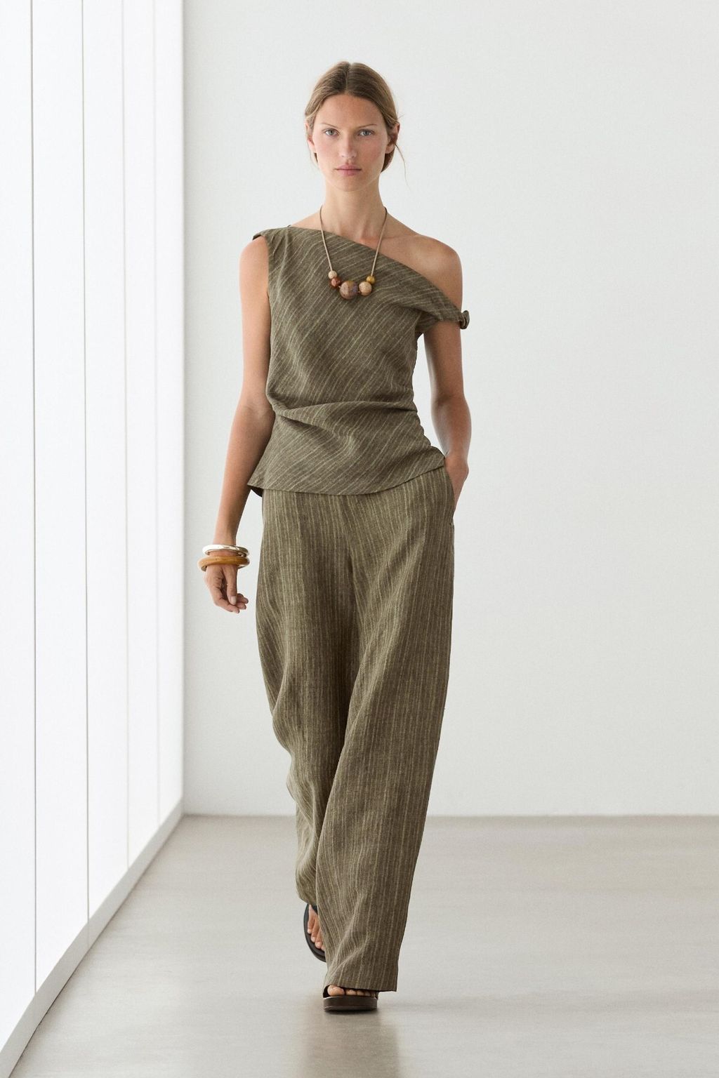 Massimo Dutti 39,95 (69,95) + 35,95 (89,95) eura