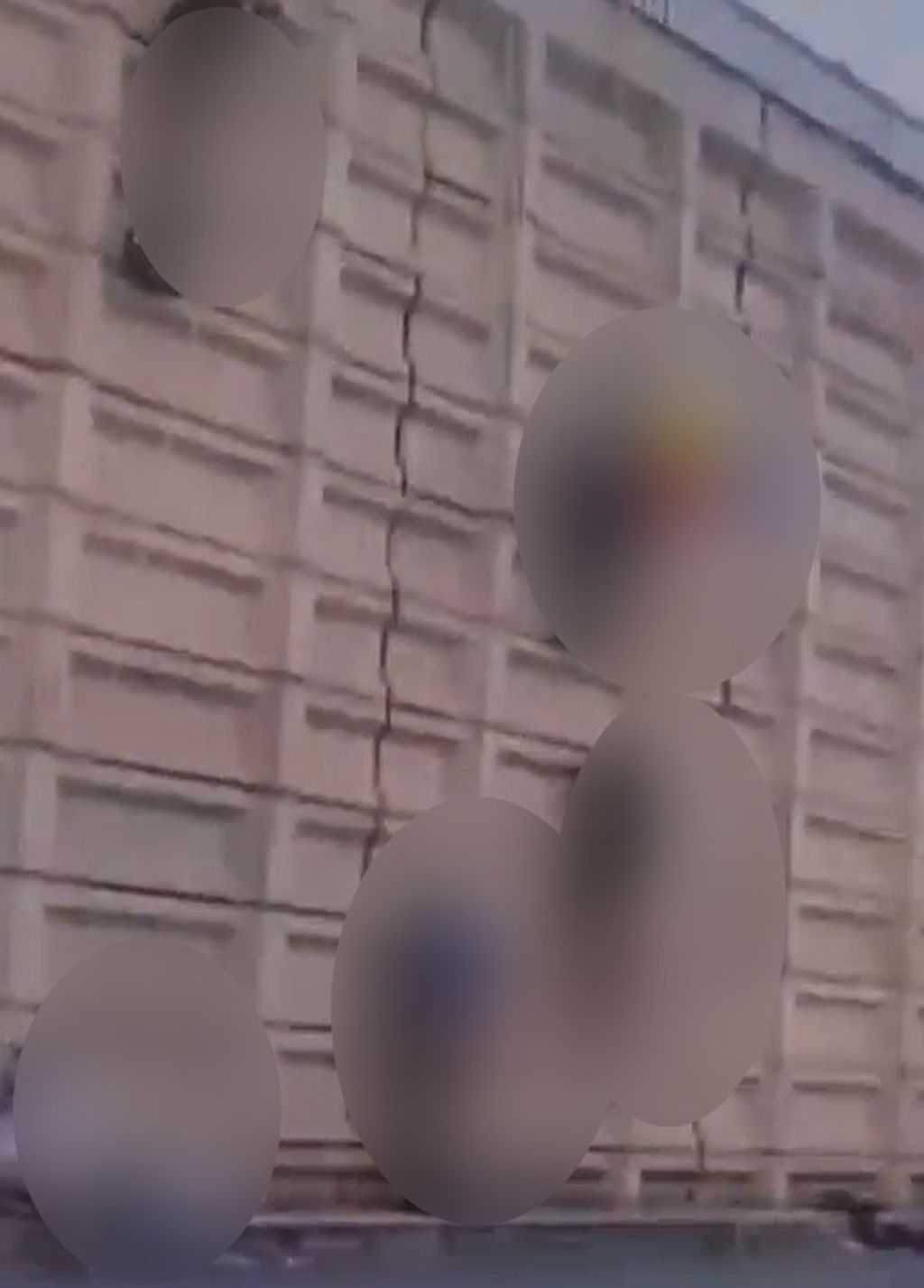 Policija pokraj tijela ubijenih muškaraca