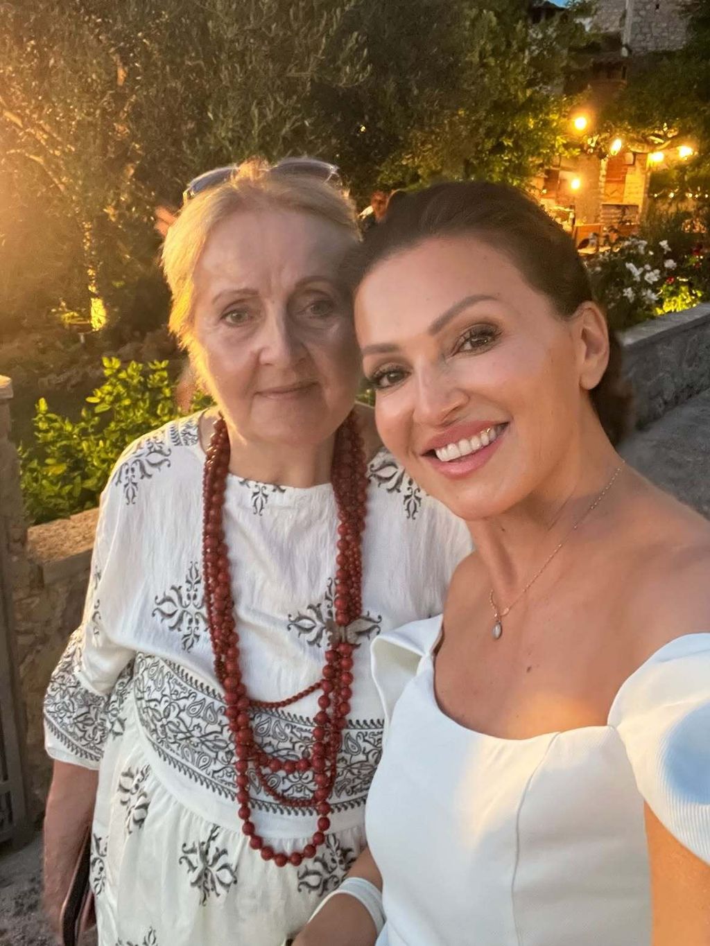 Nina Badrić s mamom na Hvaru - 2
