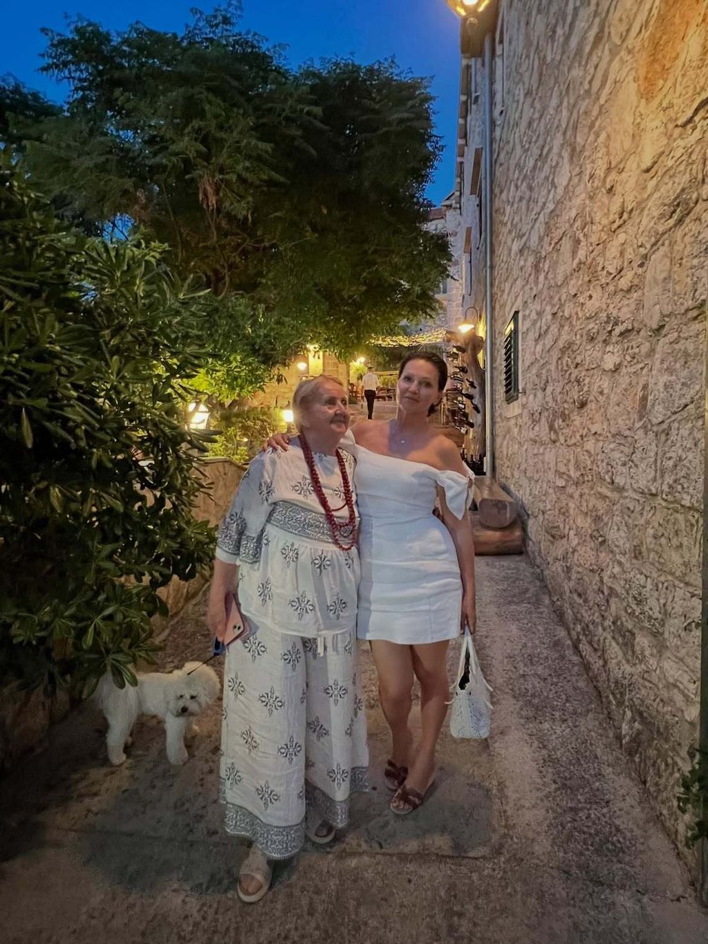 Nina Badrić s mamom na Hvaru - 8