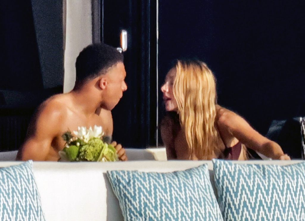 Kylian Mbappe i Ester Exposito - 3