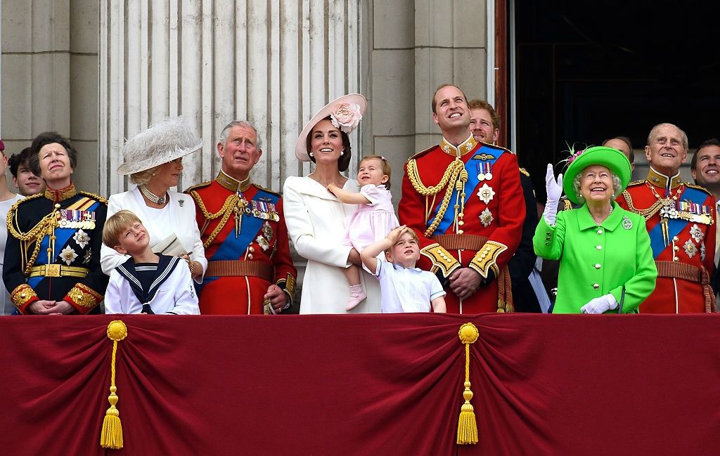 Istaknute članice kraljevske obitelji na vojnoj paradi obično nose odjeću s rukavima - 4