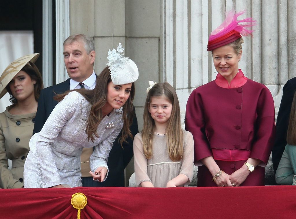 Istaknute članice kraljevske obitelji na vojnoj paradi obično nose odjeću s rukavima - 5