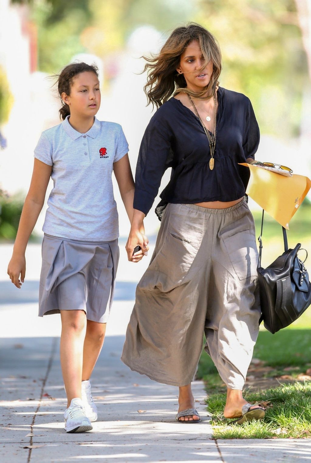 Halle s kćerkicom Nahlom