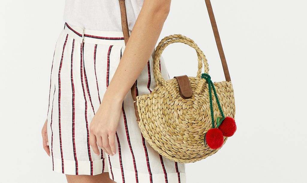 Torbica s ukrasom u obliku trešnjica