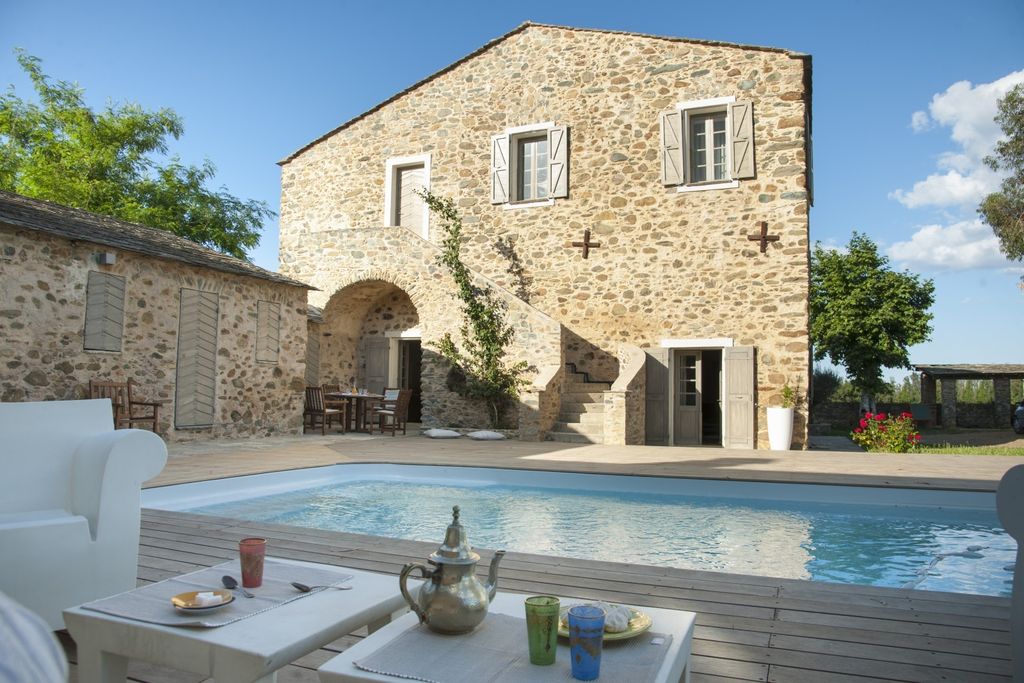 Predivni bazeni koji mame na kupanje i uživanje - 12