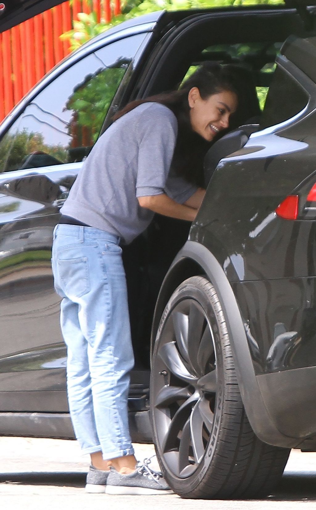 Mila Kunis u jako šlampavim trapericama - 2