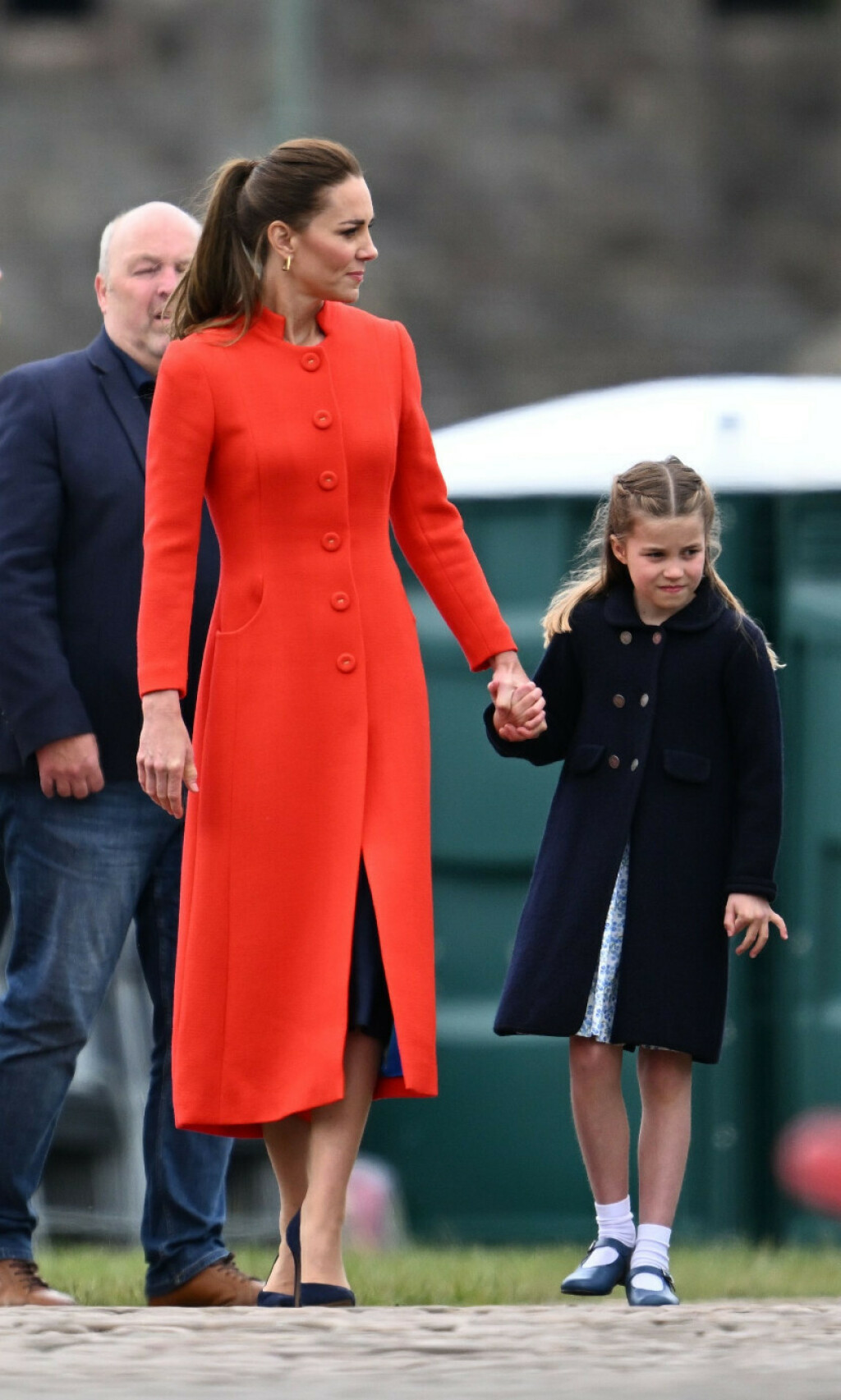 Catherine Middleton u narančastom kaputu