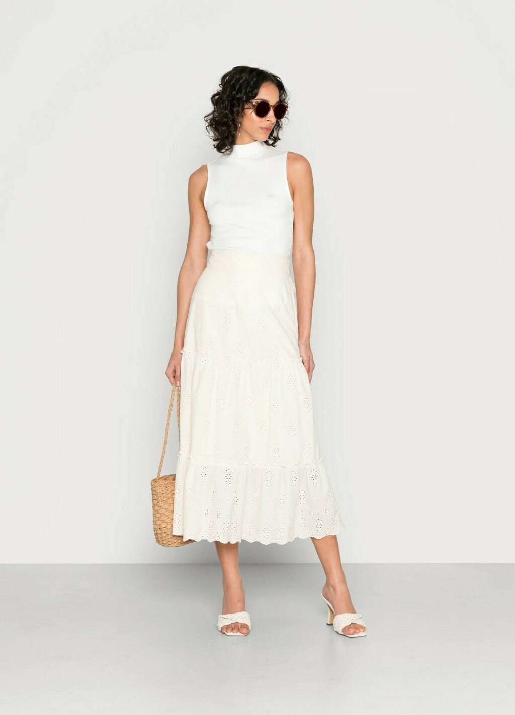 Bijele suknje u trgovinama - 2