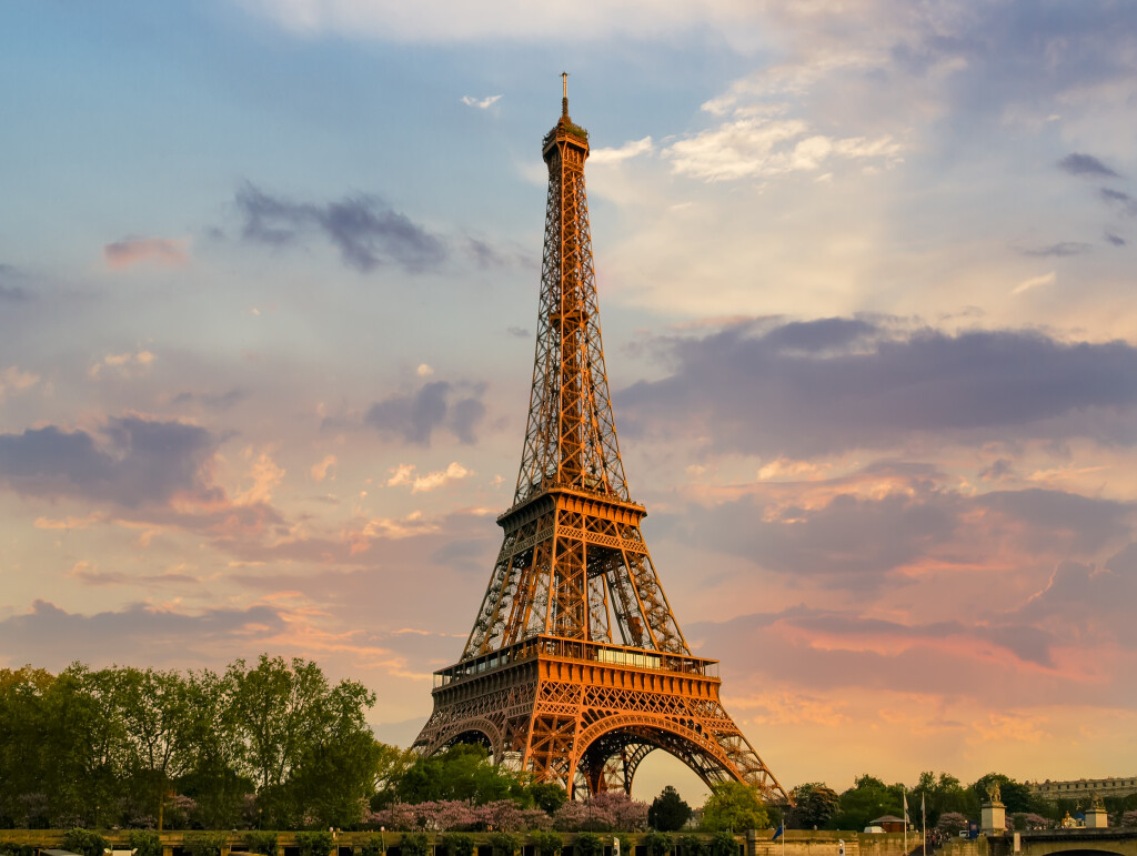 Kada bismo ga uspoređivali sa zgradom, Eiffelov toranj imao bi nevjerojatnih 75 katova