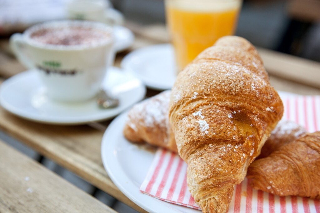 Tipičan talijanski doručak sastoji se od kave i cornetta