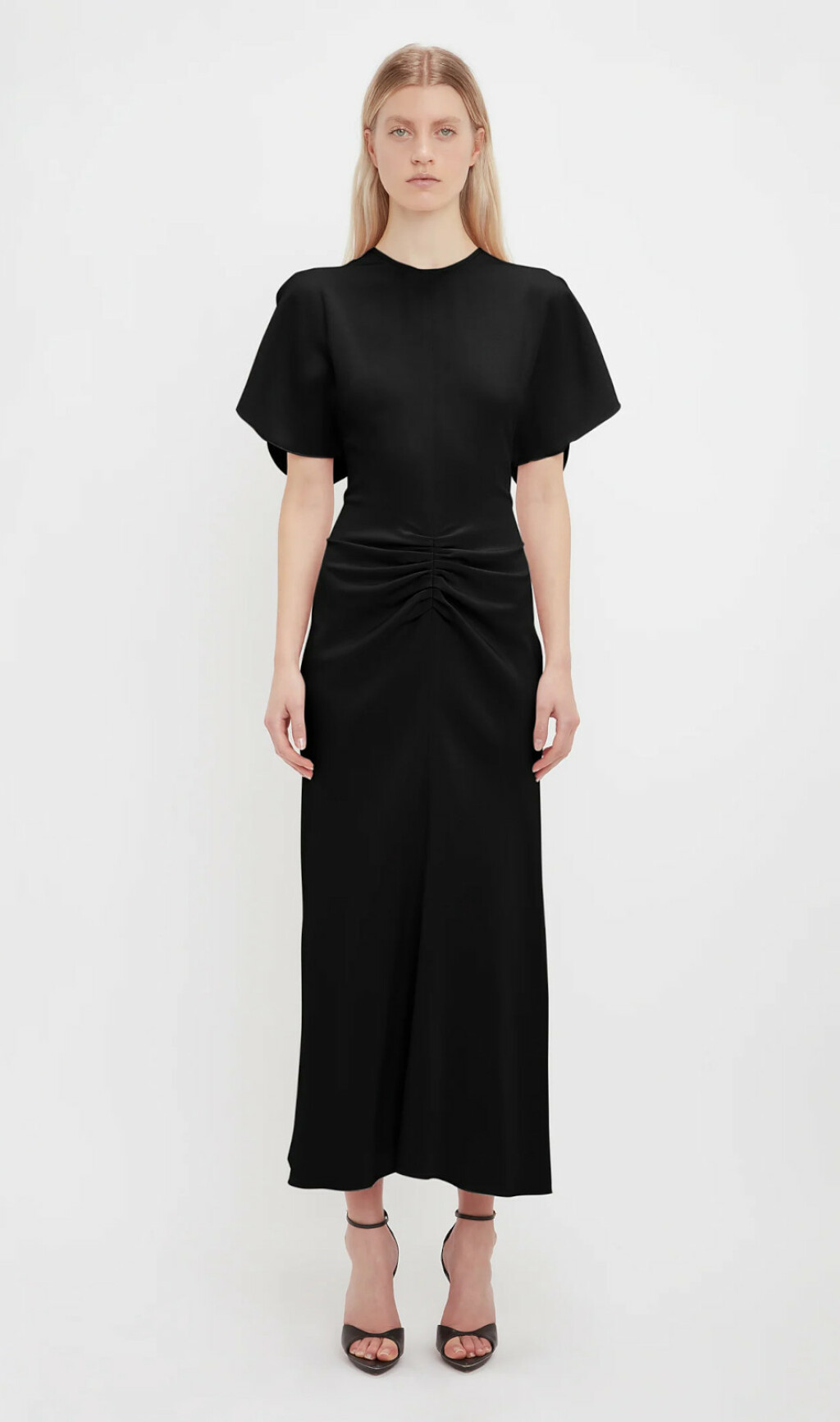 Nina Badrić nosi crnu haljinu s potpisom Victorije Beckham - 4