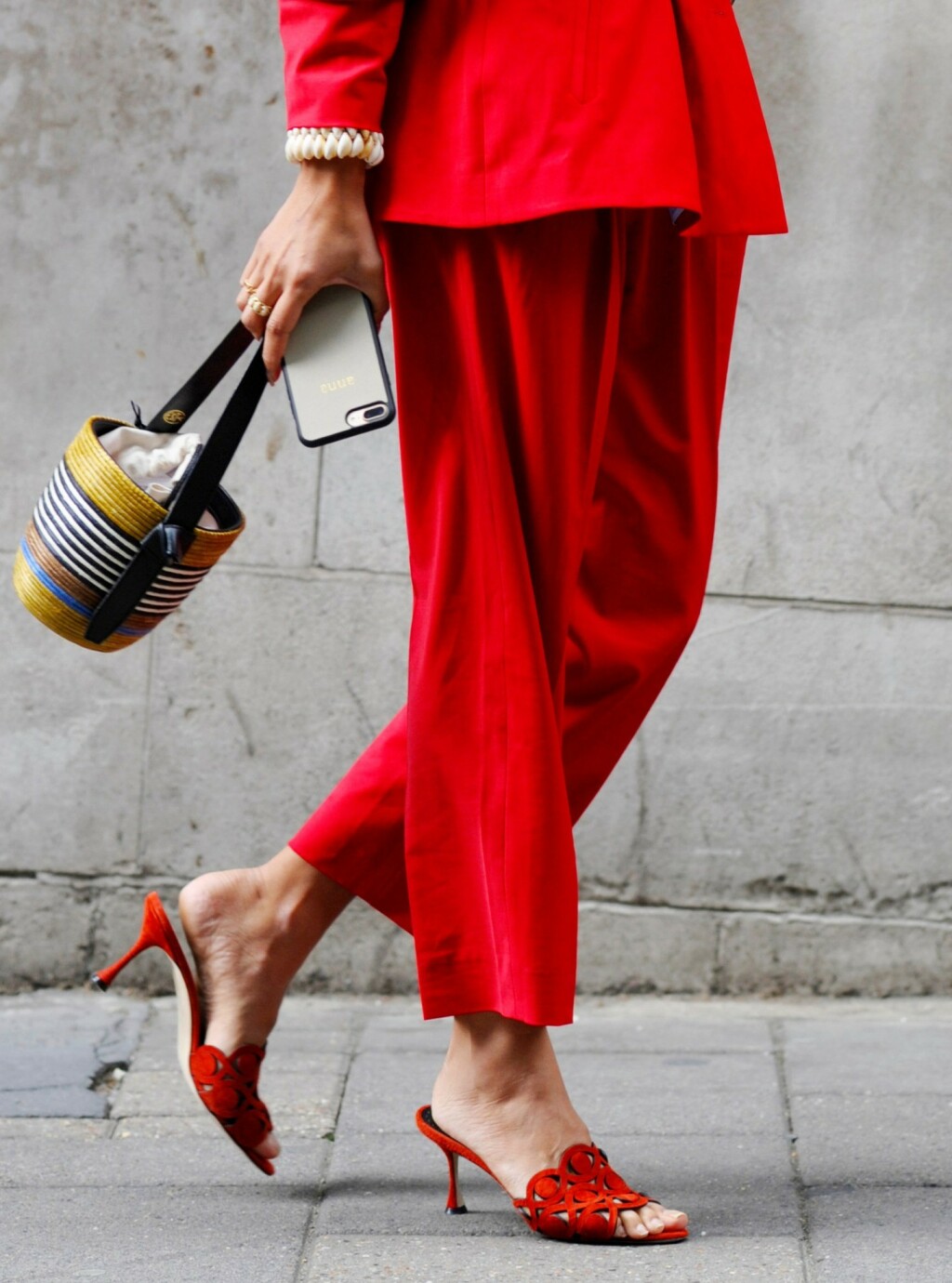 Natikače s visokom potpeticom u street style izdanju s Londonskog tjedna mode