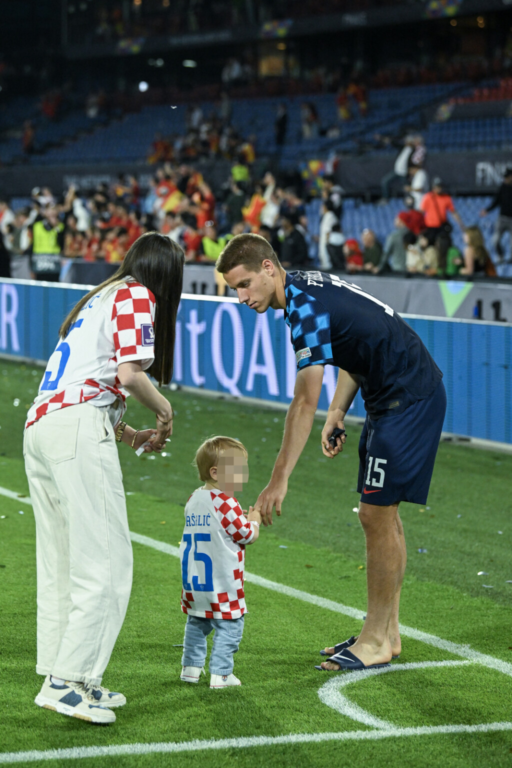 Mario Pašalić sa suprugom Marijom i sinom Lukom nakon finala Lige nacija - 6