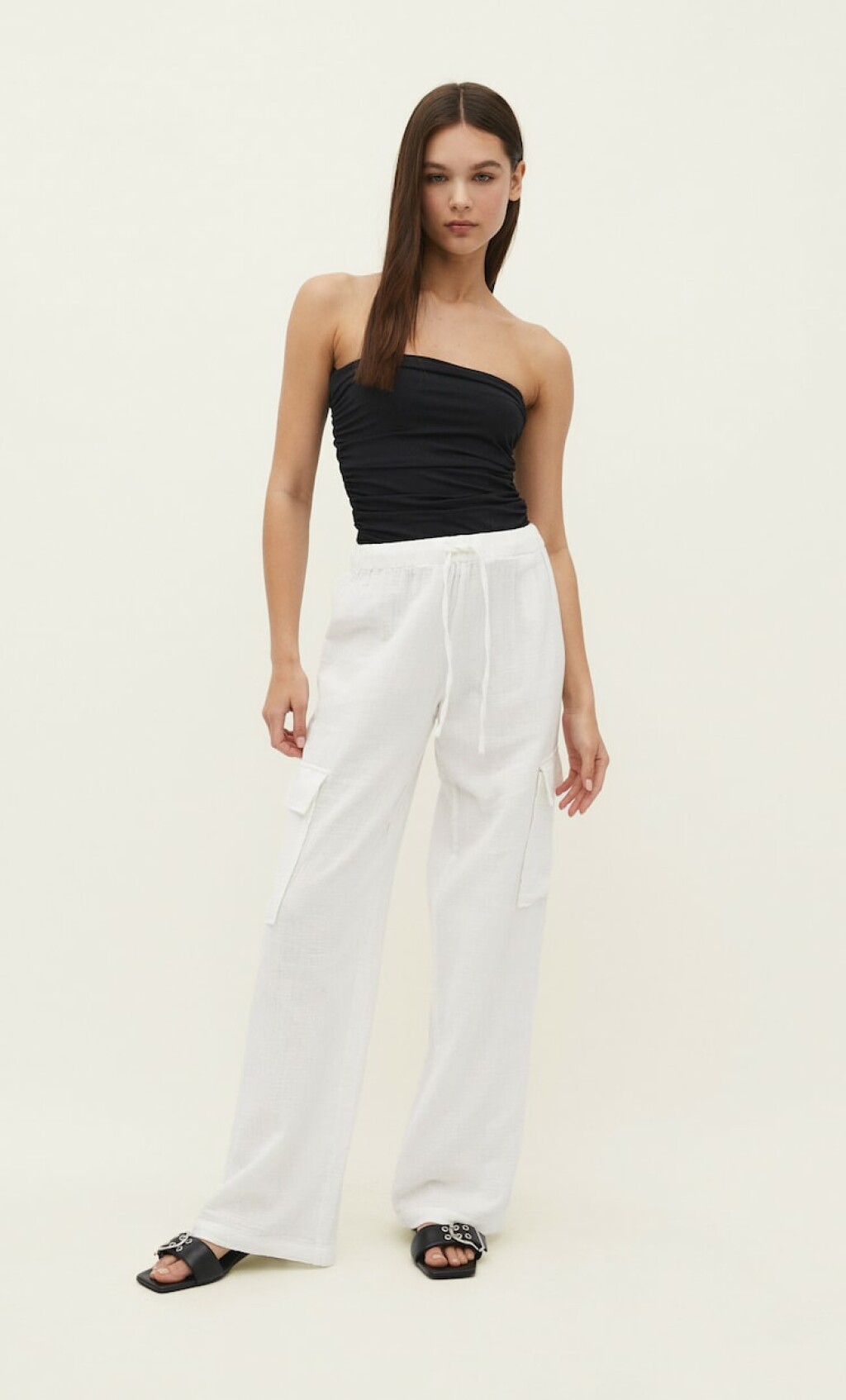 Stradivarius, snižene s 25,99 na 15,99 eura