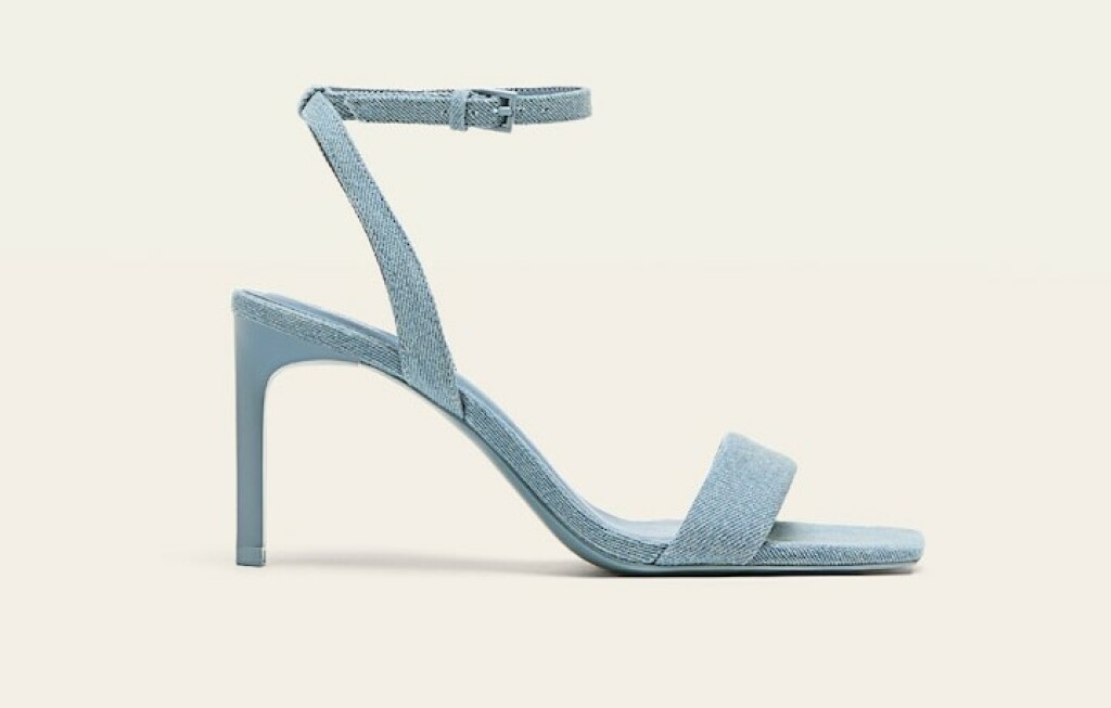 Stradivarius, snižene s 25,99 na 15,99 eura