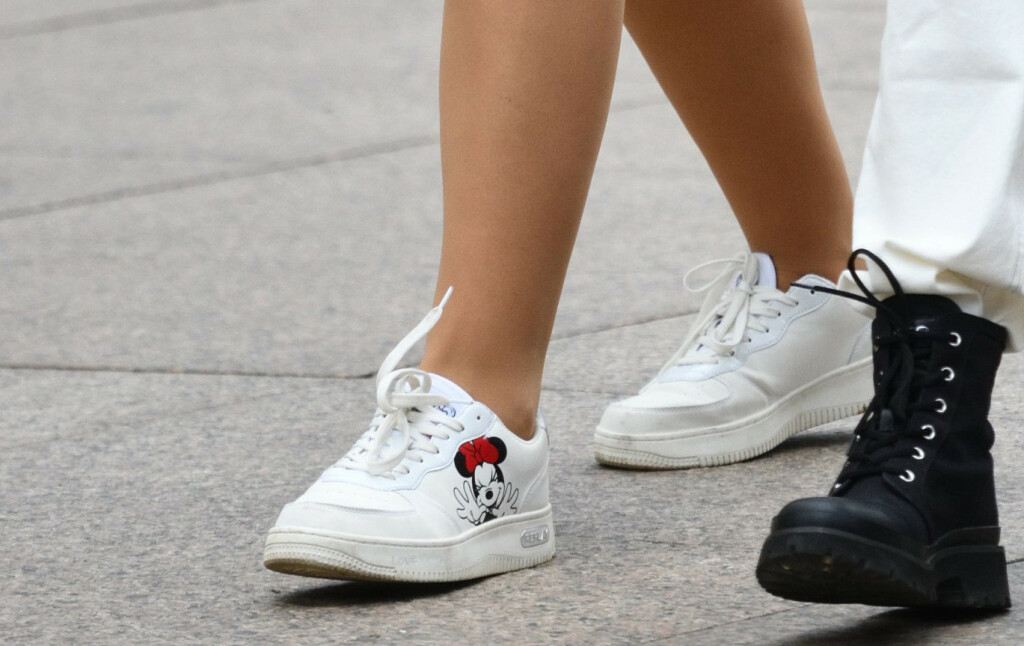 Trudnica iz centra Zagreba nosi tenisice marke Replay