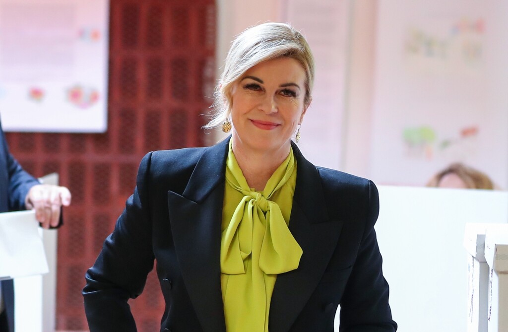 Kolinda Gravar Kitarović u odijelu i tenisicama