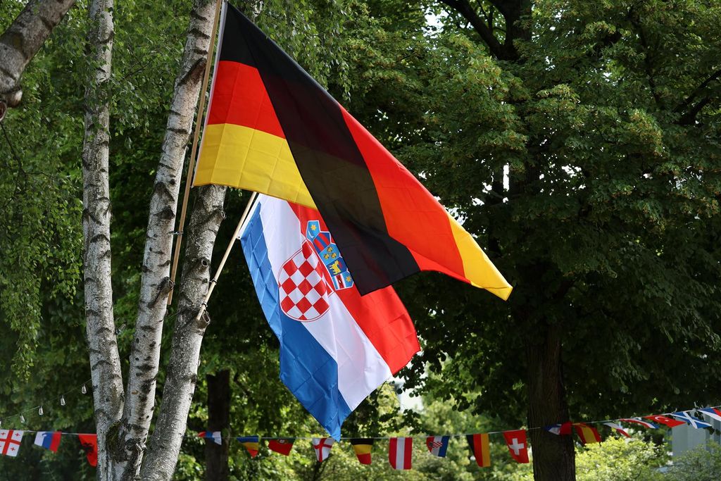 Hrvatska i njemačka zastava u Berlinu